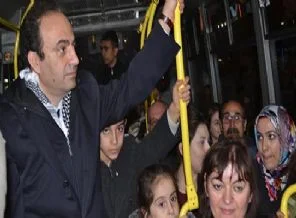 Osman Baydemir'in ilginç otobüs fotoğrafı