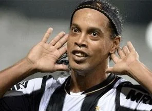 Ronaldinho imzaladı