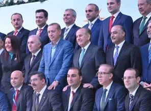 Sadece bu fotoğraftaki en genç aday değil!