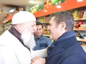 Sarıgül'den hacı amcayla seçim pozu