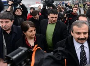 Sırrı Süreyya Önder ile Leyla Zana'dan İmralı ziyareti