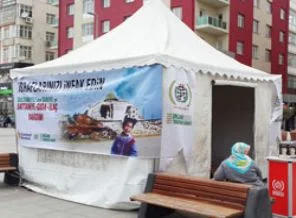 Sultanbeyli'de Suriye için yardım çadırı kuruldu