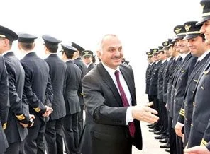 THY, ekibine 63 yeni pilot kattı
