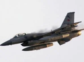 Türk savaş uçaklarına çifte taciz!