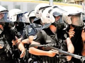 40 bin polisin başını yaktılar