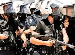 40 bin polisin de başını yaktılar