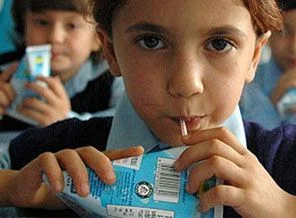 6.5 milyon öğrenciye ücretsiz süt