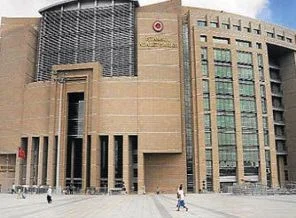 Adliyede dosyalara 'özel' rötar