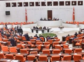 AK Partili vekillere çirkin oyun!