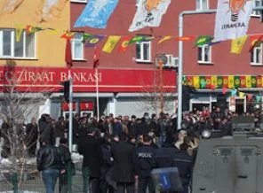 AK Partililere saldırı: 6 yaralı