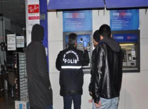 ATM'de kopyalama cihazı bulundu