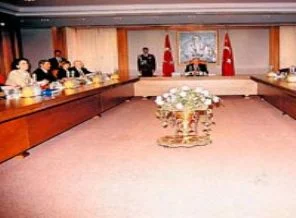 Aynı senaryo aynı kumpas