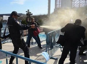 Barajlar kongresinde olay