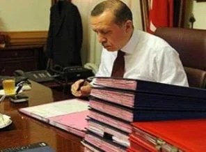 Başbakan'a gece 2'de bir evrak imzalatmaya gittiğimde...