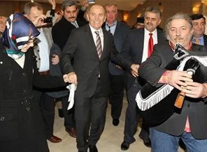 Başkan Topbaş horon tepti