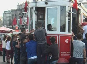 Bir asırdır raylardalar