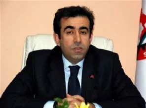 Dinlenen telefona vali çıktı