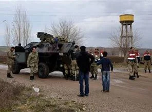 Diyarbakır'da DEDAŞ ekiplerine saldırı