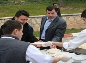 Diziye kızdı, Padişah için mevlit okuttu