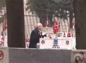 Edirnekapı Şehitliği'nde silah sesleri