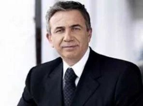 Gökçek, Mansur'u kendi kalesinde vurdu