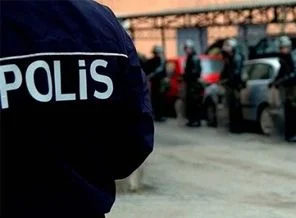 Guardian: Türk polisi, AK Parti ve cemaat kavgasına yakalandı