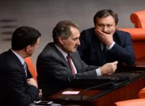 İstifa eden vekillerden hükümete bildiri