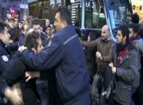 Kadıköy'de Ak Partili gruba çirkin saldırı!