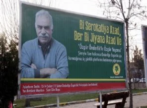 Öcalan afişleri söküldü
