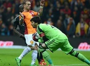 'Silahla kasten yaralama' suçlaması