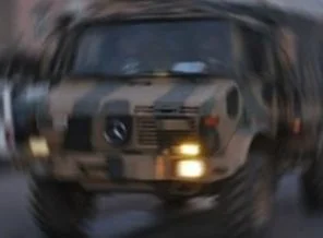 Van'da askeri araç devrildi