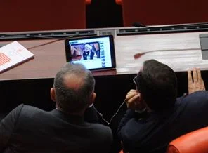 Vekiller Meclis'te YouTube'u izledi