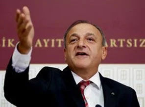 Vural'dan Başbakan'a hakaretlere 'devam'