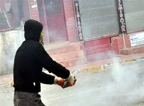 AK Parti binası yakınında ses bombası