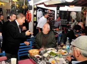 AK Partili aday barlar sokağında