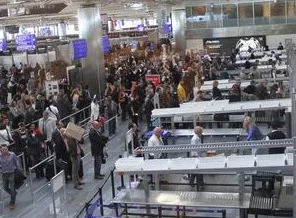 Atatürk Havalimanı'nda silah sesleri