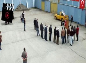 Başkan adayının mitingine halk katılmayınca...