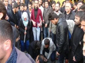 BDP'liler başörtülü bayanlara saldırdı