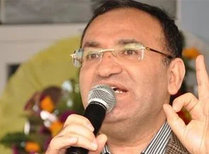 Bozdağ: Başbakan'ın arabasının geri vitesi yok