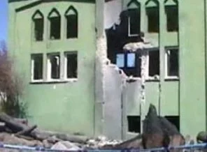Camiye roket isabet etti düştü, 1 yaralı