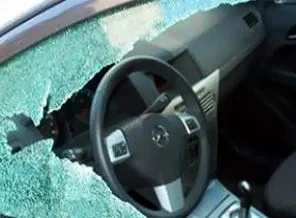 CHP'li başkan adayının konvoyuna taşlı saldırı