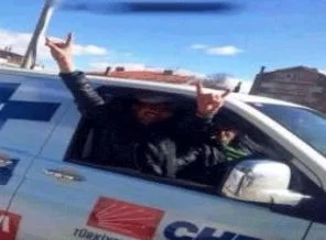 CHP'nin seçim aracında şoke eden işaret!