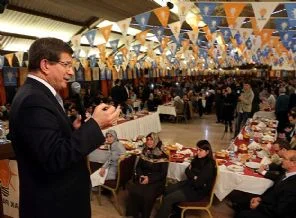 Davutoğlu'ndan sert çıkış