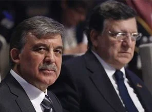 Dev zirveye kadın garson yasağı