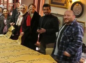 Dünyanın en büyük hilye-i şerifini yazdı