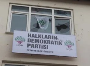 Fethiye'de HDP ilçe başkanlığına saldırı
