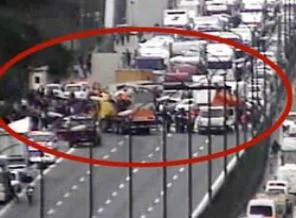 İstanbullulara kötü haber! FSM Köprüsü'nde trafik durdu