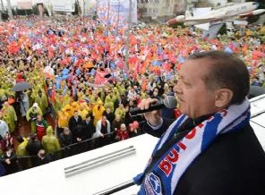 İşte konuşmacının Başbakan Erdoğan karşısındaki zor anları! - Video
