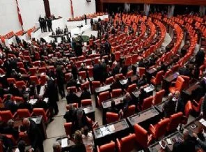 Meclis'te vekil sayısı 538'e düştü