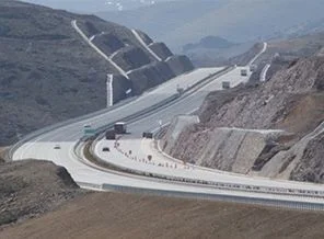 Mersin-Adana otoyolu ulaşıma kapandı